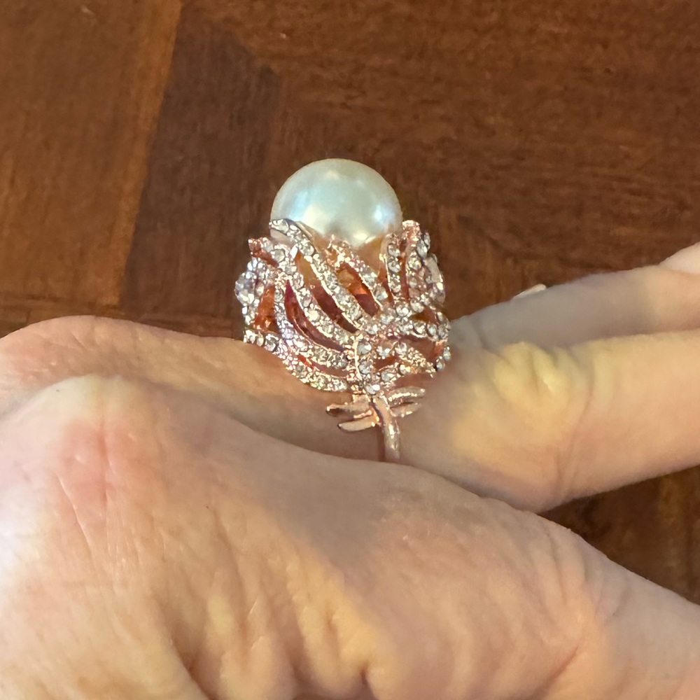 Faux Pearl, Rose Gold tone Victorian, Edwardian Boho Statement Carved Ring - Picture 4 of 6